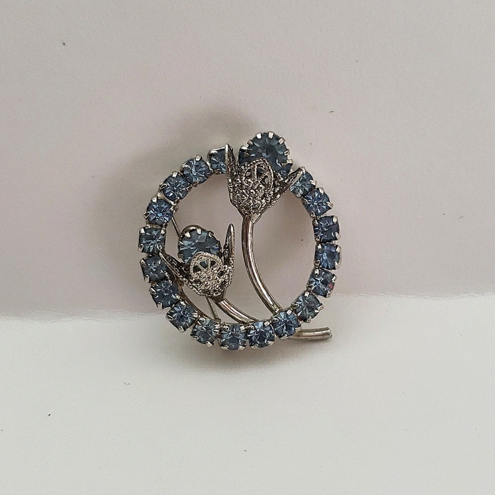 Vintage flower brooch and clasp earrings